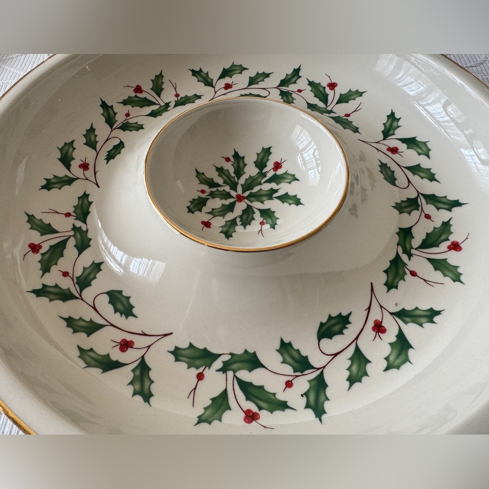 Lenox One-Piece Chip & Dip Dish Holiday Holly Berry w/Gold Trim 12” Diameter EUC - Picture 2 of 4